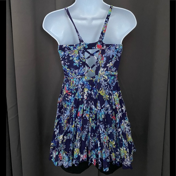 Dress - Picture 5 of 6